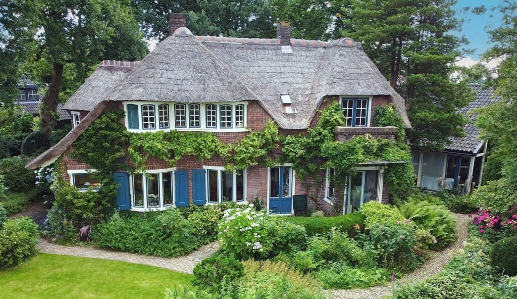 BLARICUM ESTATE FOR SALE